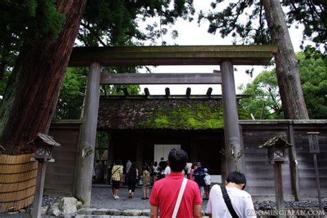 One Of Japans Most Sacred Places Ise Shrine In Mie Zooming Japan