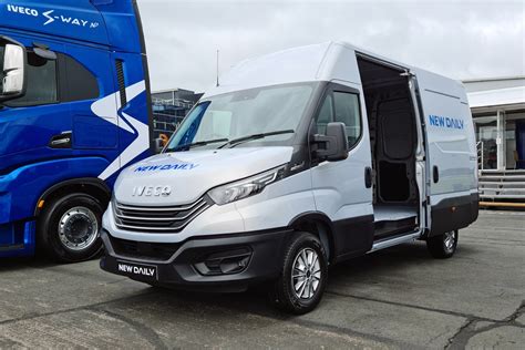 2021 iveco daily makes uk debut at itt hub commercial vehicle show parkers