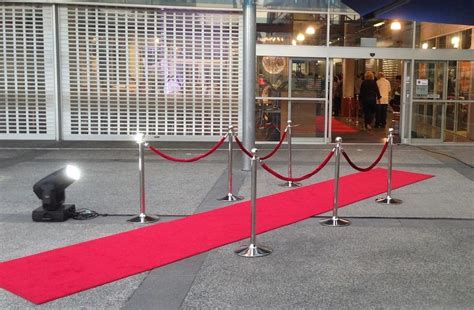How To Make A Grand Red Carpet Entrance