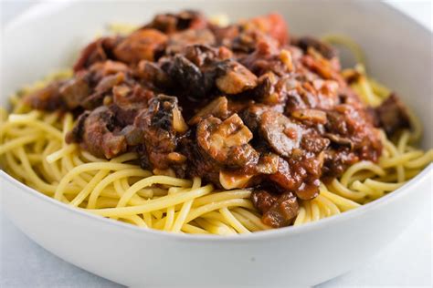 Easy Meatless Spaghetti Sauce Recipe Made With Mushro Meatless