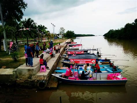 Jika anda berada di tumpat atau kota bharu, singgahlah ke pasar terapung pulau suri yang terletak di sungai kelantan. Pulau Suri Di Tumpat, Kelantan Ada Pasar Terapung 'Rare ...