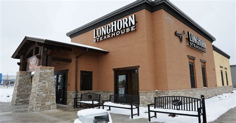 Longhorn Steakhouse delays opening until Tuesday