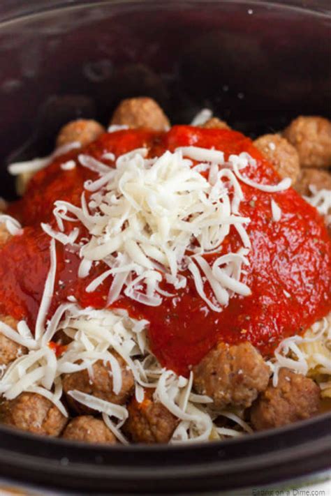 This recipe only takes 3 ingredients and 5 minutes to prep! Crock Pot Baked Past with Meatballs - only 4 ingredients!