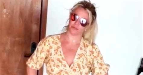 Britney Spears Accuses The Paparazzi Of Photoshopping Her To Look Heavier