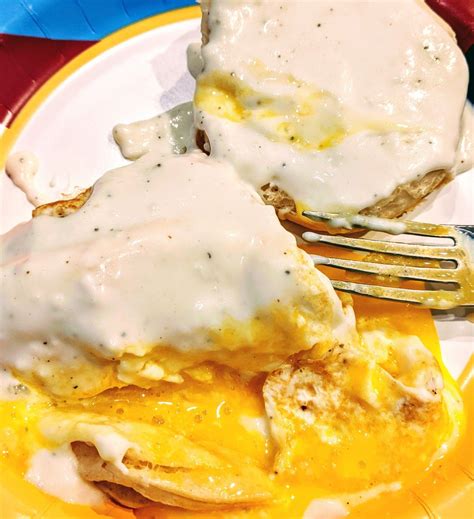 Delicious Biscuits And Gravy With An Egg Food Biscuits And Gravy