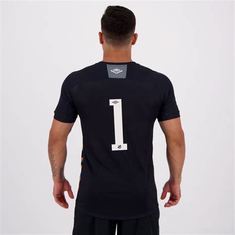 Aproveite o frete grátis pelo mercadolivre.com.br! Camisa Umbro Santos Goleiro 2020 Preta - FutFanatics