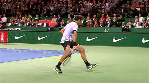 Video Roger Federer Nails Amazing Tweener Video Eurosport Uk