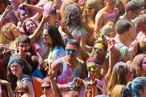 Festival De Los Colores Holi In Barcelona Editorial Stock Image Image Of Entertainment Colors