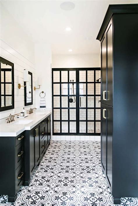 These bathroom design ideas show why black and white is such a classic color combination. 25+ Incredibly stylish black and white bathroom ideas to ...