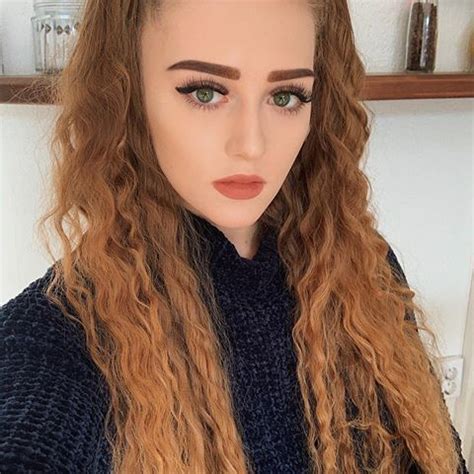 Julia Vins Muscle Barbie Julia Vins Fotos Y Videos De Instagram Hair Styles Long Hair