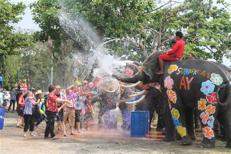 Youre Guaranteed A Soaking Good Time At Songkran Festival Thailand