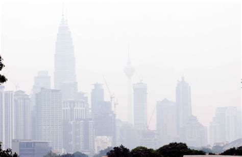 The haze in malaysia is getting worse, with certain areas reaching an api reading of over 200. Early signs of haze in Selangor? | New Straits Times ...
