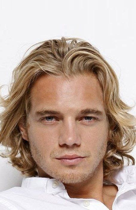 30 sexy blonde hairstyles for men in 2021 the trend spotter men s long hairstyles wavy mens