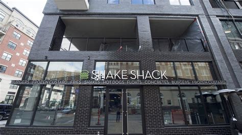 Shake Shack To Open On Ladue Road Marking Its Second Location In St Louis St Louis Business