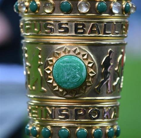 Heute abend ab 18:30 uhr in der #dfbpokal #berlin2021 pic.twitter.com/pbazvs2hap. DFB-Pokal im Berliner Rathaus ausgestellt - WELT