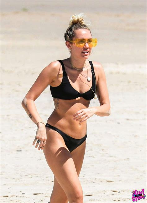 Miley Cyrus In Black Bikini At The Beach In Byron Bay Gotceleb 46128