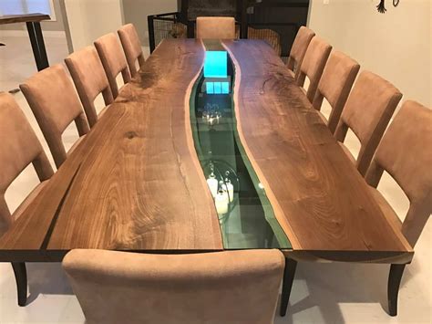 Start with a wood table that already features raised trim around the perimeter. ≡ Beautiful tables with epoxy resin - MBS Wood