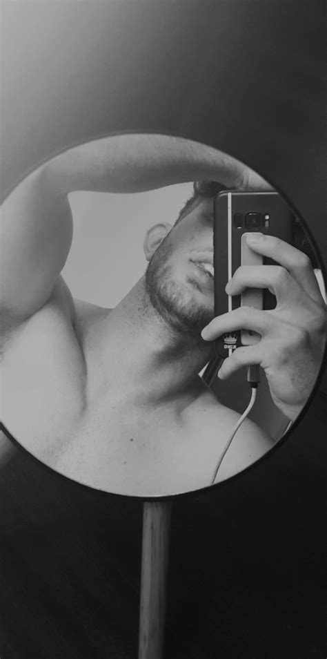 Mirror Selfies Round Mirrors Poses Instagram Posts Men Figure Poses Guys Circle Mirrors