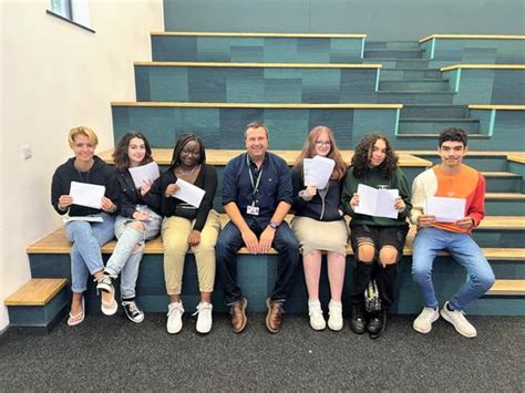 Gcse 2022 Results Day Updates As Hertfordshire Students Receive Their