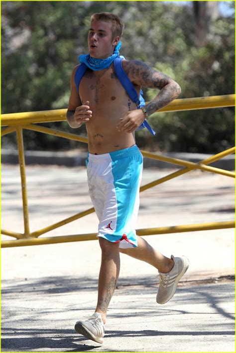 Photo Justin Bieber Goes On A Shirtless Solo Hike Photo
