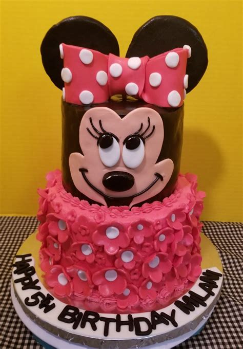 Minnie Mouse Birthday Cake With Fondant Decorations Minnie Mouse