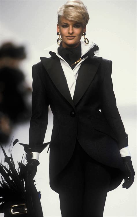 Linda Evangelista Christian Dior Runway Show 1991 Ropa Ropa Y