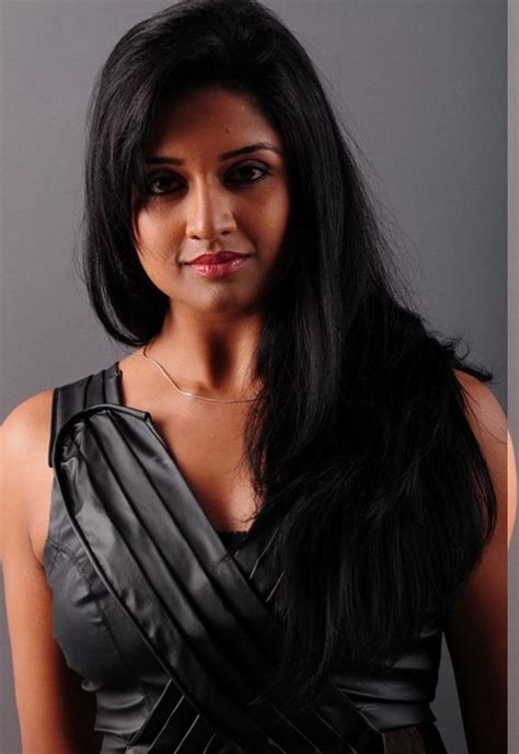 Actress Vimala Raman Latest Photo Shoot Gallery Stills Tamil Telugu