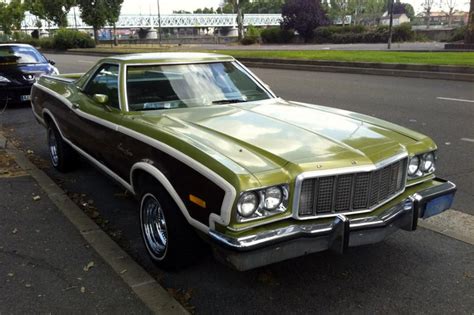 Pickup trucks are no longer just for hauling hardware; Ford Torino Pick-up, une voiture de collection proposée ...