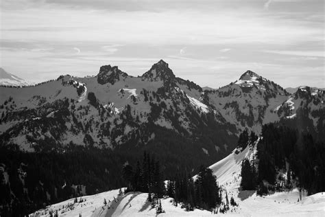 無料画像 風景 雪 冬 黒と白 山脈 天気 リッジ アルプス 山道 モノクロ写真 山岳地形 地質学的現象