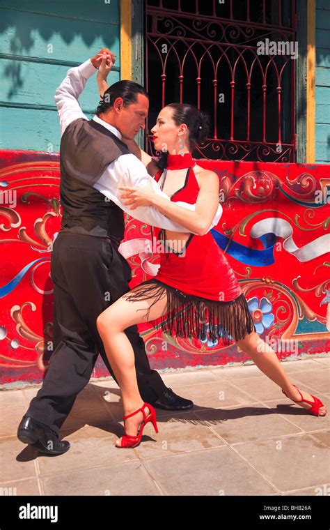 fanny and fabio dancers performing tango milonga and canyengue at caminito la boca buenos