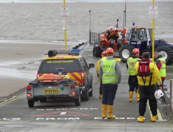 Burnham Coastguards And Rnli Called To Kite Surfer In Difficulty
