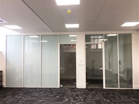 Double Glazed Office Screens With Integral Blinds For Frencon
