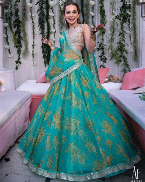 Showstopper Vibrant Mehendi Dresses Spotted On Real Brides Wedding