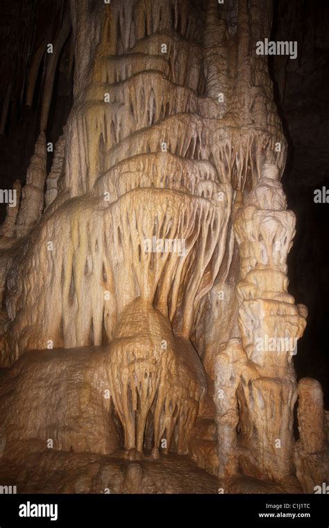 La Reserva Natural Cueva De Estalactita Avshalom Fotografía De Stock