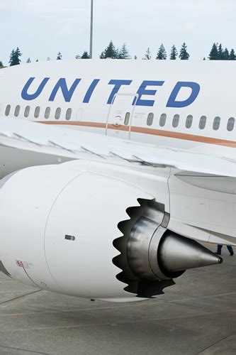 Flyingphotos Magazine News United Airlines Unveils First Dreamliner