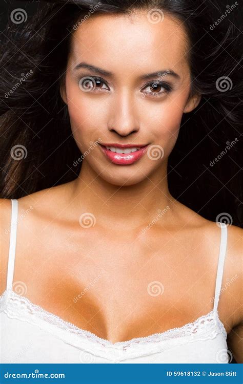 Piękna kobieta latynoska zdjęcie stock Obraz złożonej z rozochocony