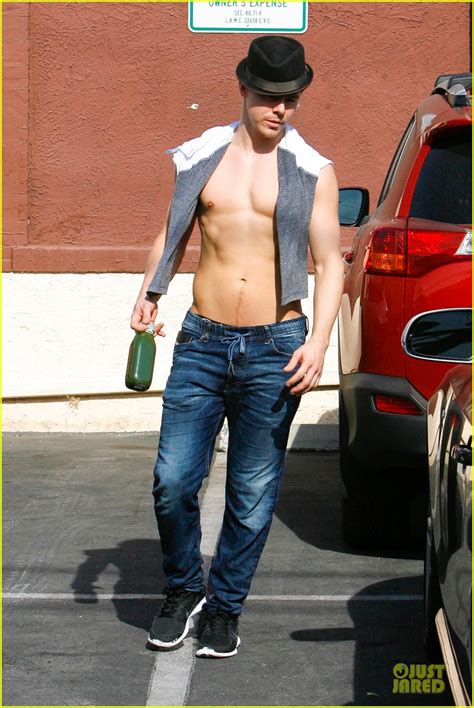 Derek Hough S Shirtless Sexy Body Is The Reason Why You Should Dance