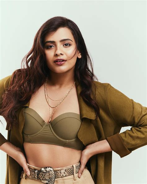 Hebah Patel Exposes Her Incredible Figure In A Scorching Hot Outfit