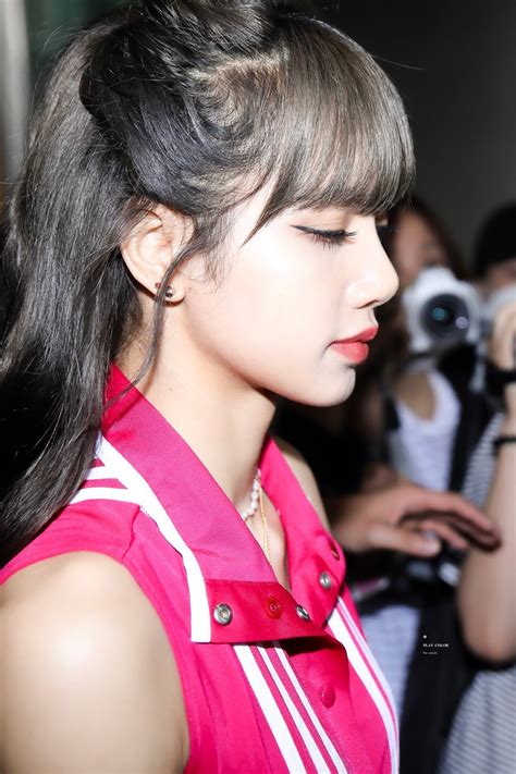 These 30 Photos Of Blackpink Lisas Gorgeous Side Profile