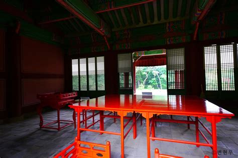 Korean carpenters placed great importance on maintaining the beauty of the wood throughout the. 조선왕릉Royal Tombs of the Joseon Dynasty-공릉 | Korea, South ...