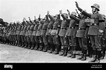 Reichswehr-Einheiten bei der Vereidigung auf Adolf Hitler in Berlin ...
