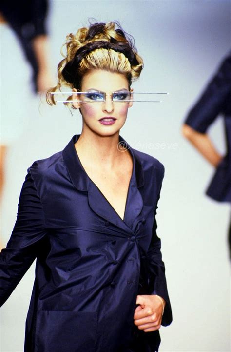 Linda Evangelista Walked For Karl Lagerfeld Spring Summer 1996