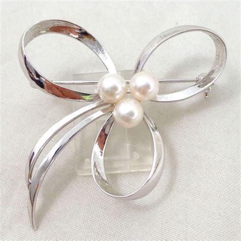 Vintage MIKIMOTO Sterling Silver Cultured Pearls Bow Pin | Cultured pearls, Vintage jewelry, Pearls