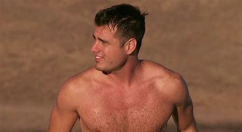The Bachelors Ben Higgins Goes Shirtless In Hot New Promo Ben Higgins Shirtless The