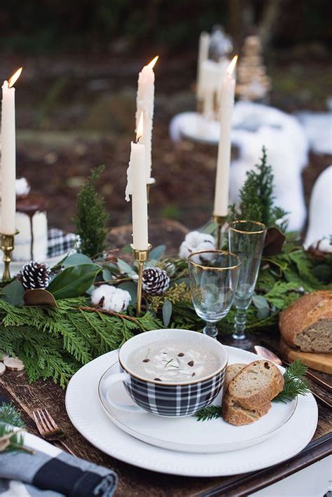 33 Beautiful Outdoor Christmas Table Settings Digsdigs