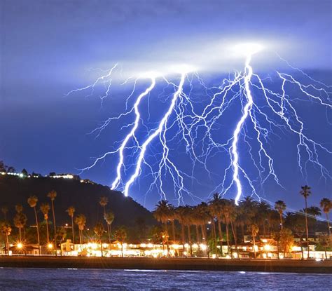 Lightning Strikes 1500 Times In 5 Minutes Above Socal Video