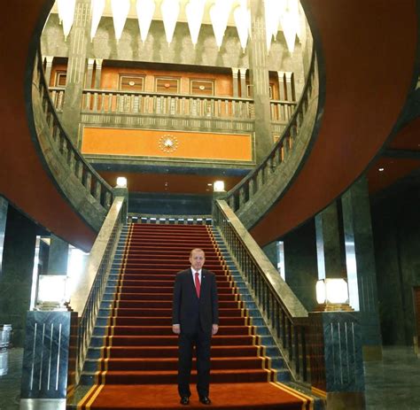 Erdogans palast ist unter anderem wegen seiner hohen kosten umstritten. Türkei: Erdogan lädt in seinen neuen Prunkpalast - WELT