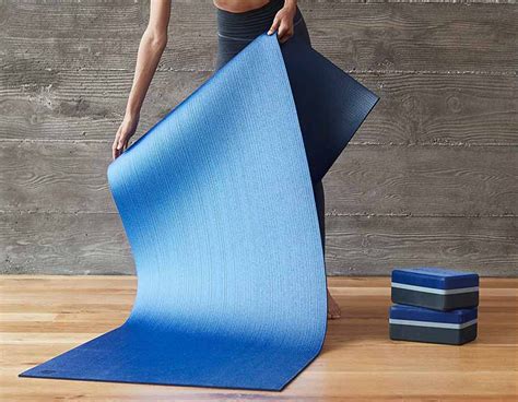 Make sure to check which are the the 10 best yoga mats on the market right now and have a zen practice. The Best Yoga Mats | Reviews by SUPERGRAIL