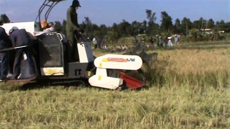 Combine Harvester At Work In Mwea Irrigation Scheme Youtube