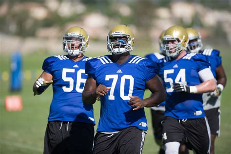 Left tackle Simon Goines injures knee in live goal-line scrimmage - Daily Bruin